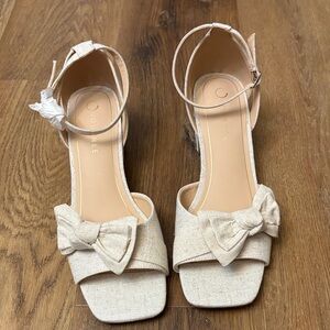 Journee Collection Cream Bow Sandals